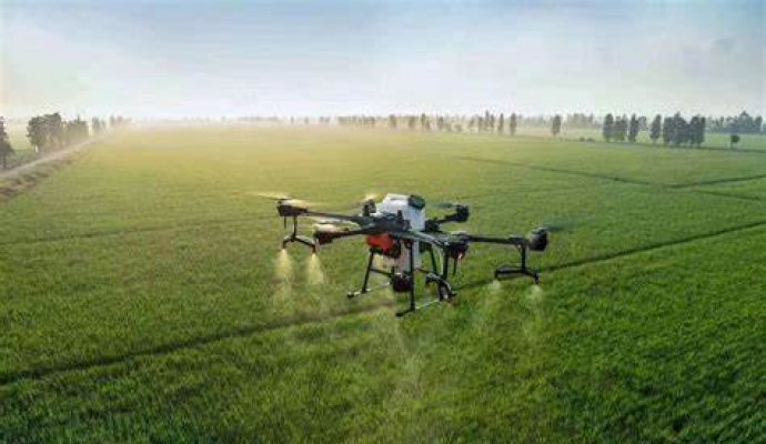 无人机灌溉技术：农业灌溉的高效革新（无线充电）
